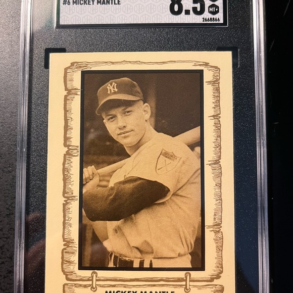 Mickey Mantle 1980 , Graded 8.5 Mint+ - Picture 1 of 3
